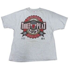 Vintage Chicago Bulls Three-Peat T-Shirt Men’s Size XL Gray